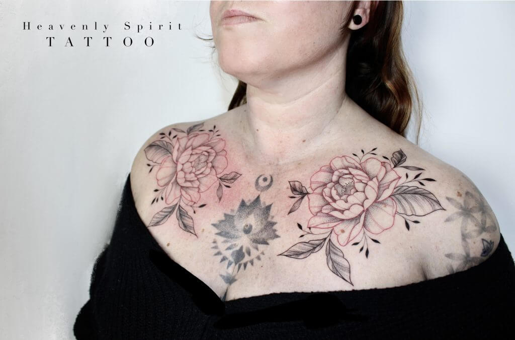 tatou ornemental fineline tatouage tattoo femme tattoo hanche mandala tatouage ornement torse tattoo femme tatouage en couleur tattoo fleur couleur tatouage fleur rose