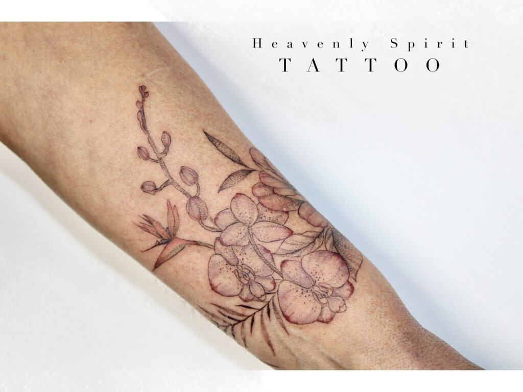 tatouage en couleur tattoo fleur couleur orchidée tattoo tatou ornemental fineline tatouage tattoo femme tattoo hanche mandala tatouage ornement
