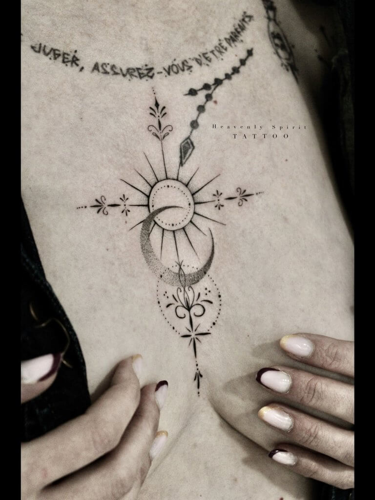tatouage ornemental feminin fineline tattoo underboob