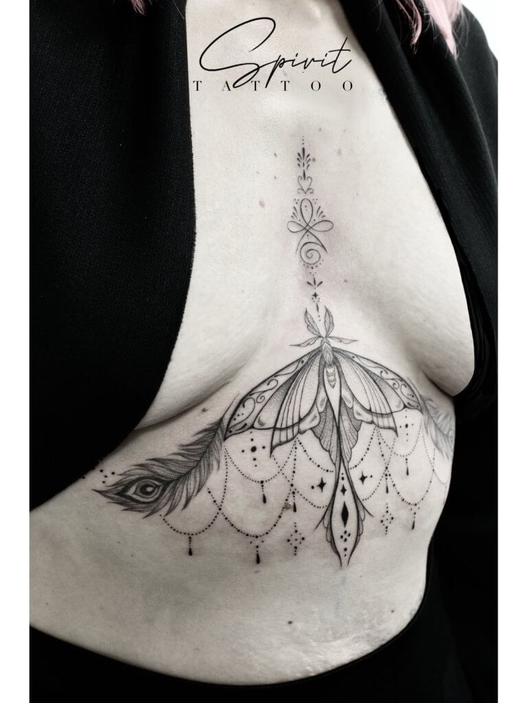Tatouage floral ornemental tattoo fine line bras papillon tattoo sur bras underboob tatttoo ink bijou de corps