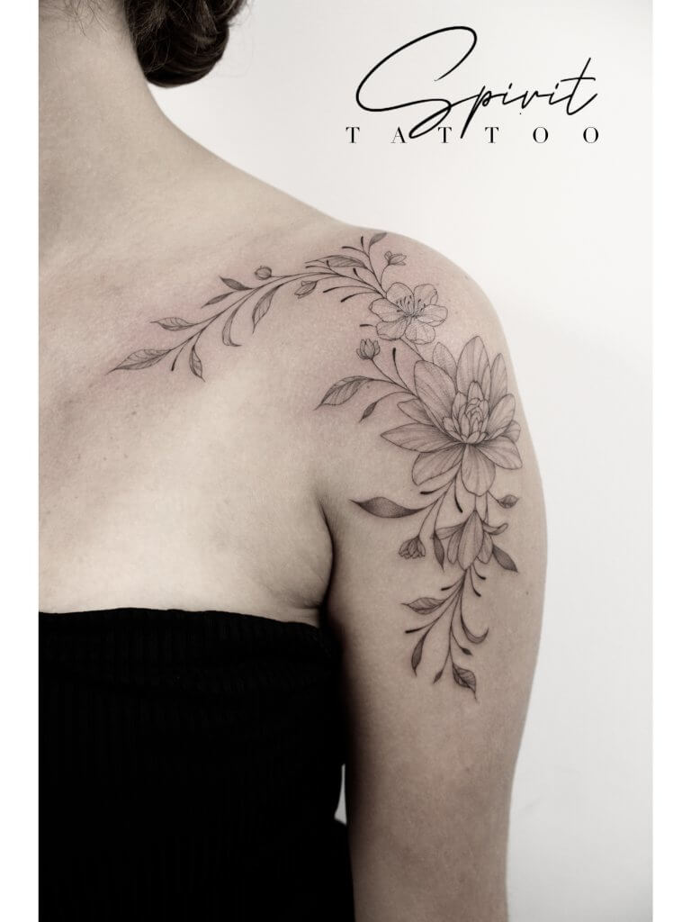 Tatouage floral fine Line ornemental féminin tattoo