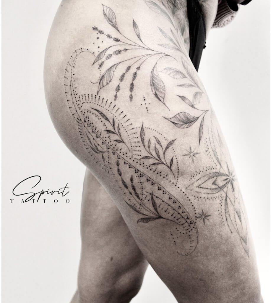 Tatouage ornemental noir et gris