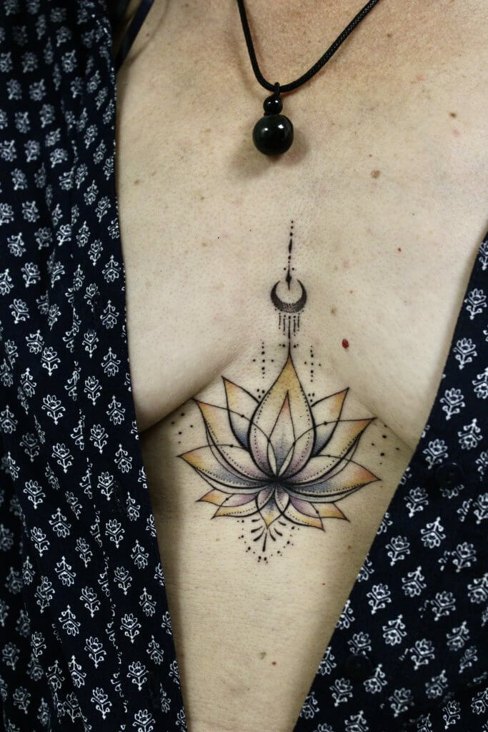 Tatouage floral ornemental tattoo fine line Underboob color tattoo lotus femme