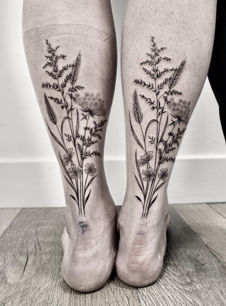 Tatouage floral ornemental tattoo fine line bras papillon tattoo sur bras Tatouage en commun végétal sœur tattoo
