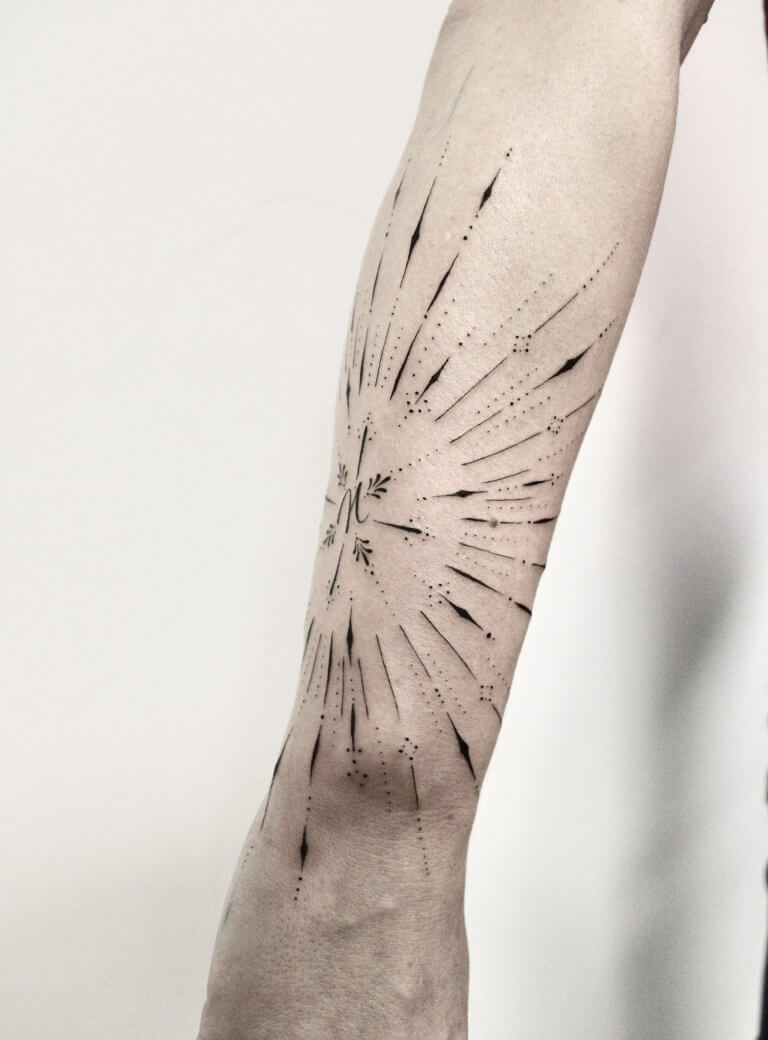 Tatouage floral ornemental tattoo fine line Avant bras femme tatouage très fin féminin