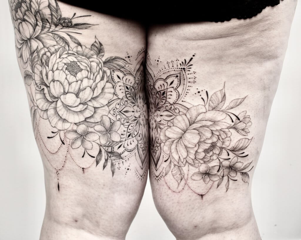 Tatouage Tatouage femme cuisse tattoo floral et ornemental Ink